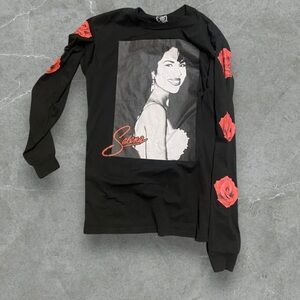 Selena long sleeve with roses size small
